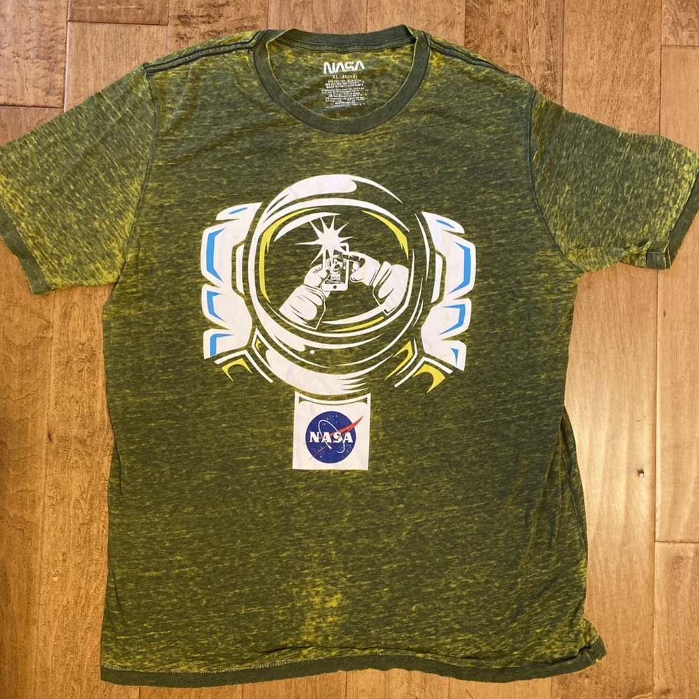 Green and yellow NASA selfie burnout tee sz Xl